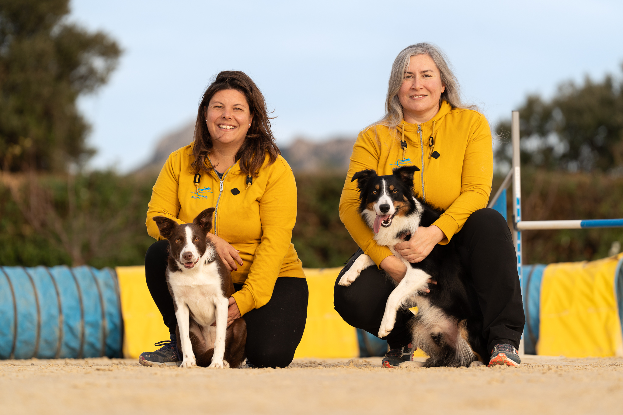 Pauline et Camille avec leurs chiens